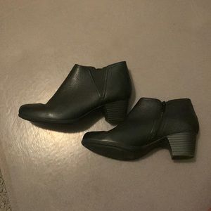 Clark’s - black boots - size 10